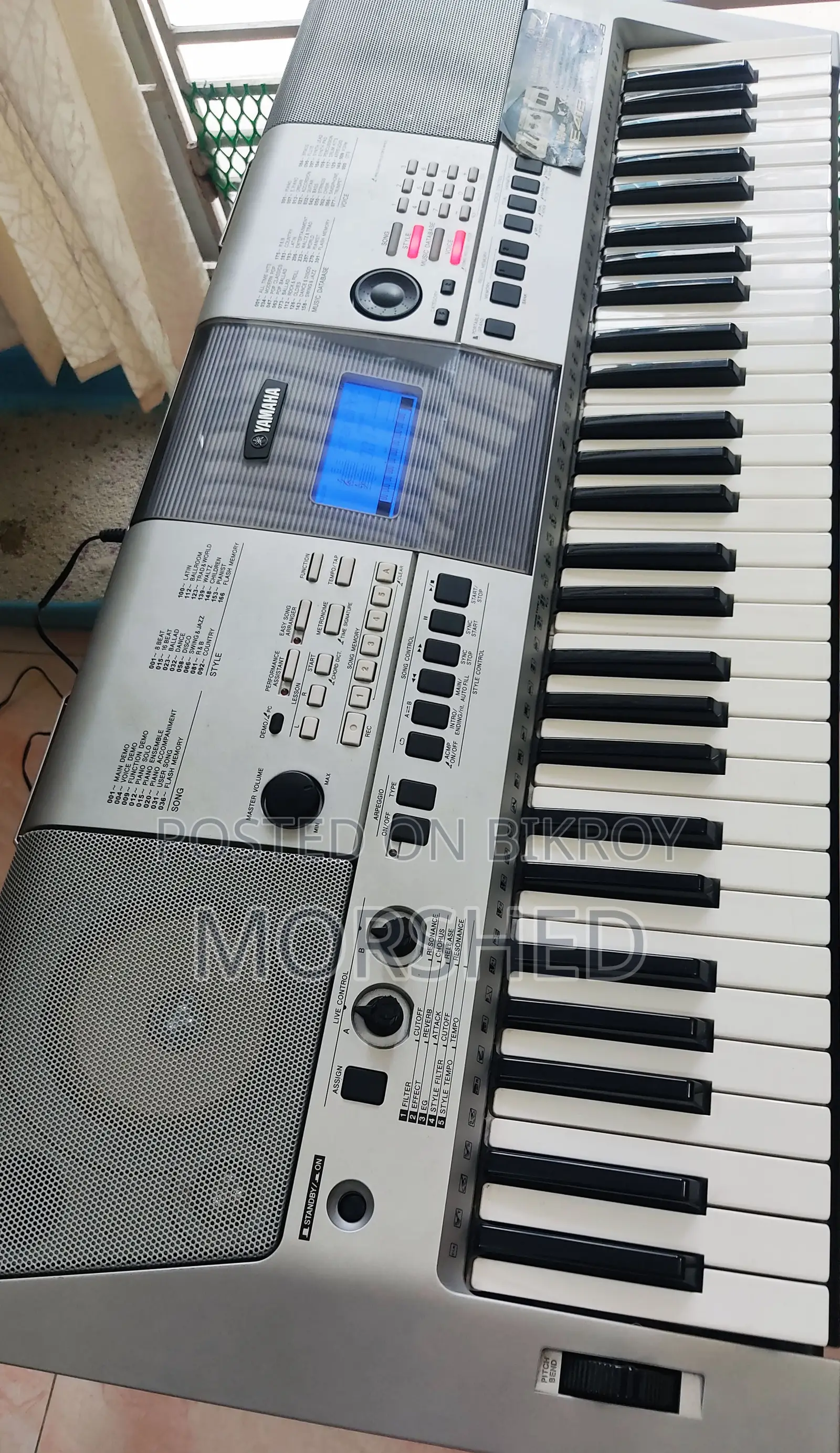 YAMAHA PSR-E413 Touch Sensitive Keyboard With Bag (MIDI + Live)