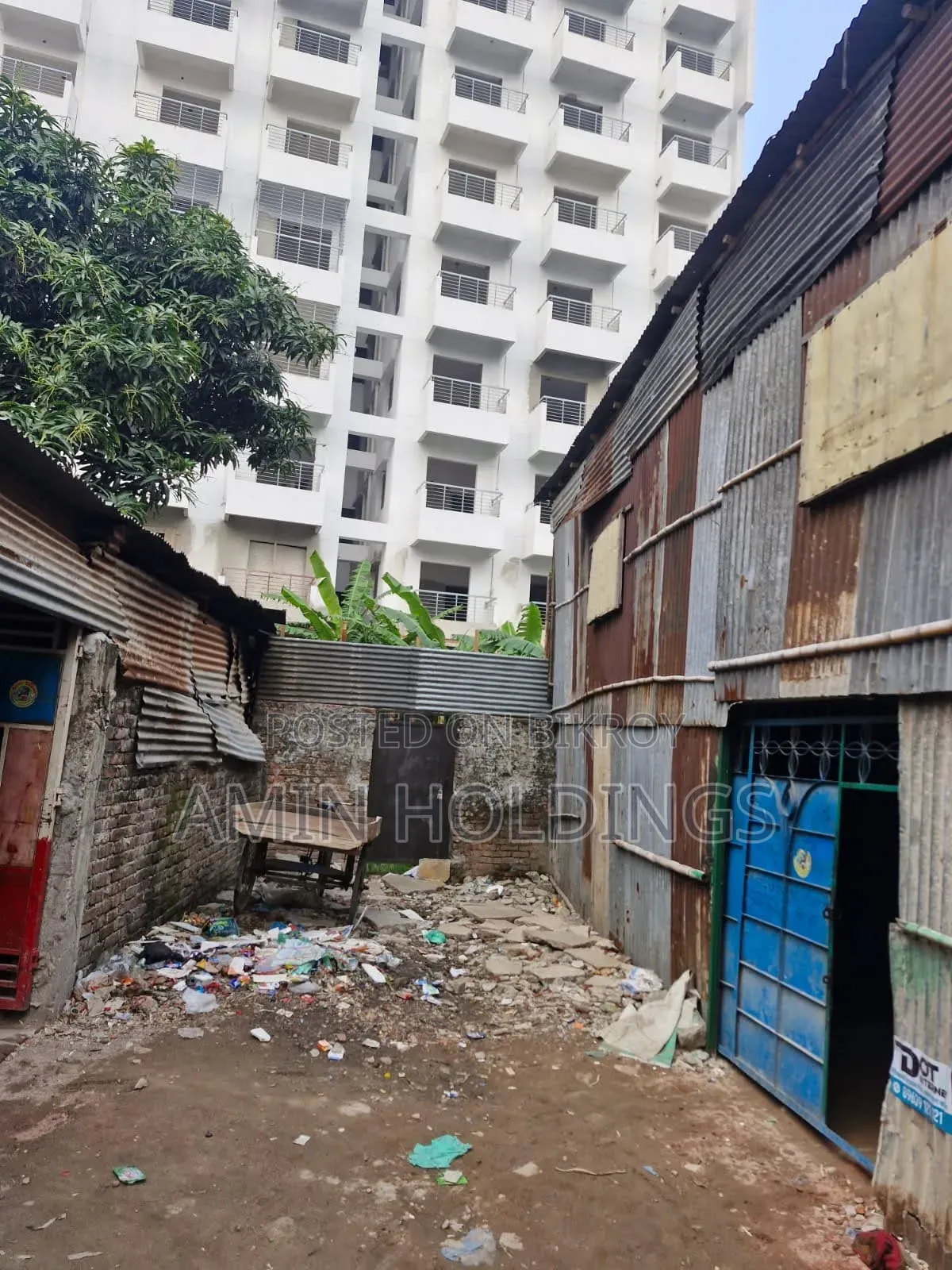 4 katha of land with boundary wall is for sale in Purba Rampura Jamtola.