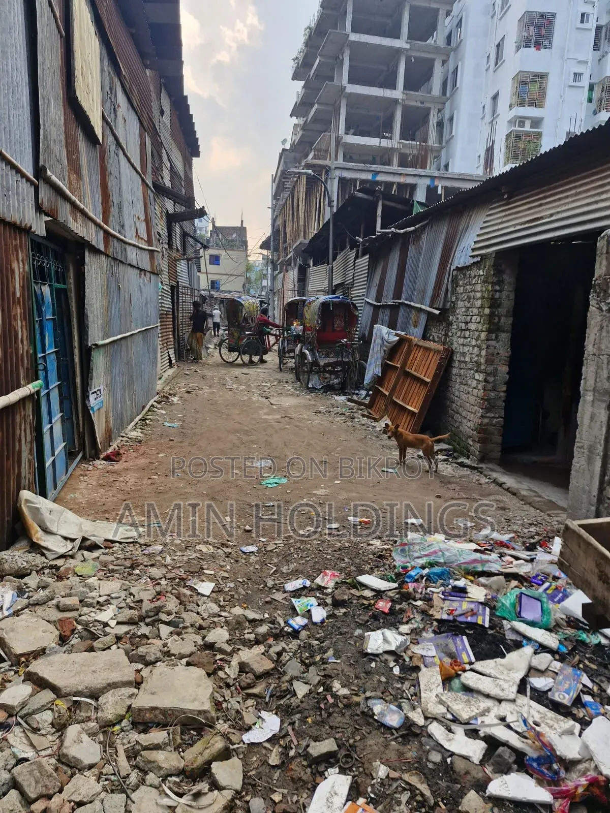 4 katha of land with boundary wall is for sale in Purba Rampura Jamtola.