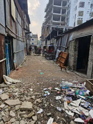 4 katha of land with boundary wall is for sale in Purba Rampura Jamtola.