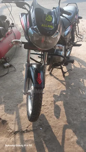 বাজাজ ডিসকভার ১২৫ ২০১৬ ব্ল্যাক