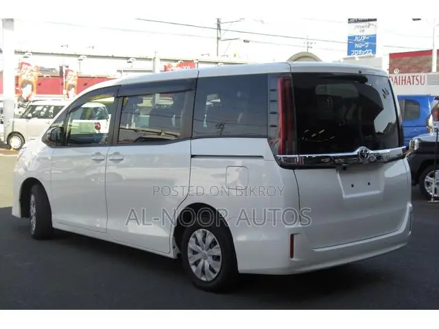 Toyota Noah 2.0 FWD (8 Seater) 2021 Pearl