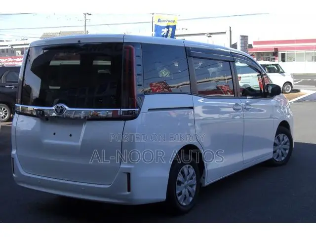 Toyota Noah 2.0 FWD (8 Seater) 2021 Pearl