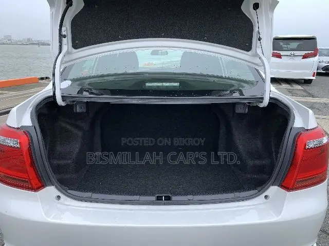 টয়োটা এক্সিও ২০২১ সাদা