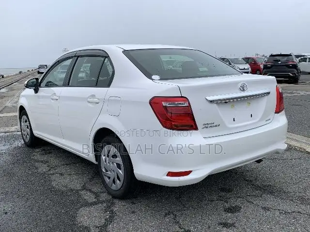 টয়োটা এক্সিও ২০২১ সাদা