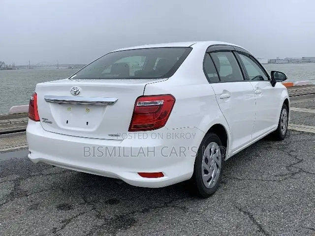 টয়োটা এক্সিও ২০২১ সাদা