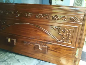 New Mahogany Wood Carved Bed for Sale Used Only 3 Months