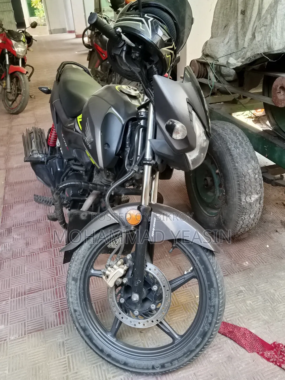 হোন্ডা লিভো ২০২১ কালো