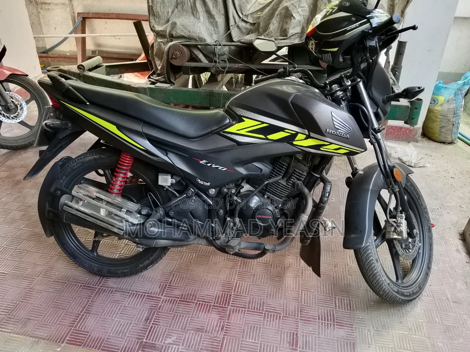 হোন্ডা লিভো ২০২১ কালো