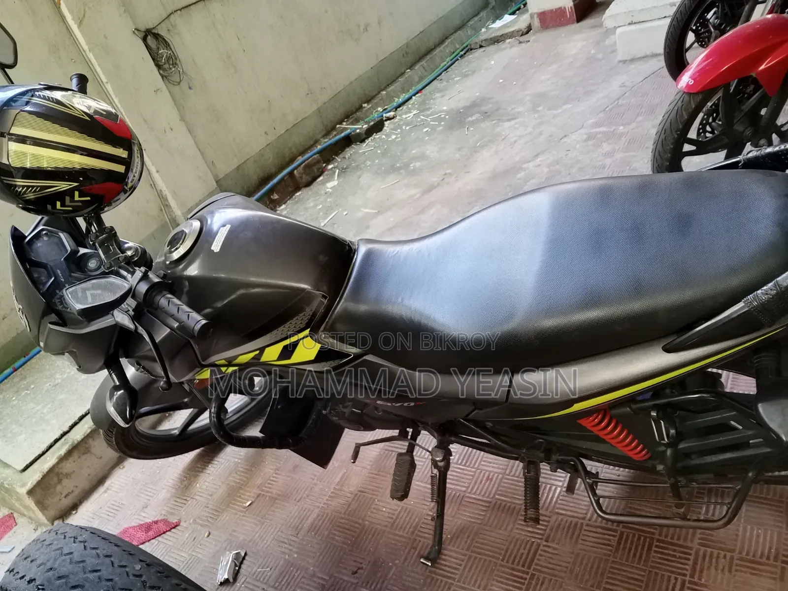 হোন্ডা লিভো ২০২১ কালো