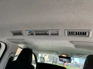 Toyota HiAce 2021 White