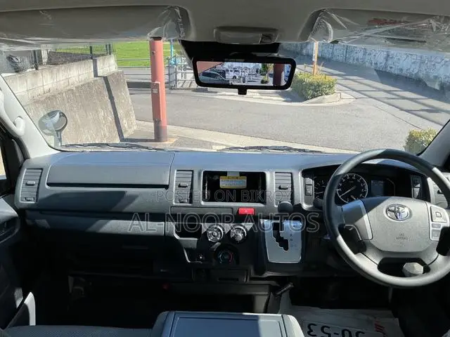Toyota HiAce 2021 White