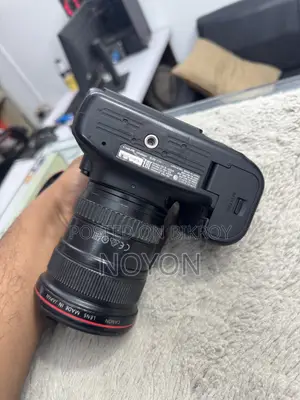 ক্যানন ৬ডি মার্ক টু ১৭-৪০মিমি লেন্স সহ