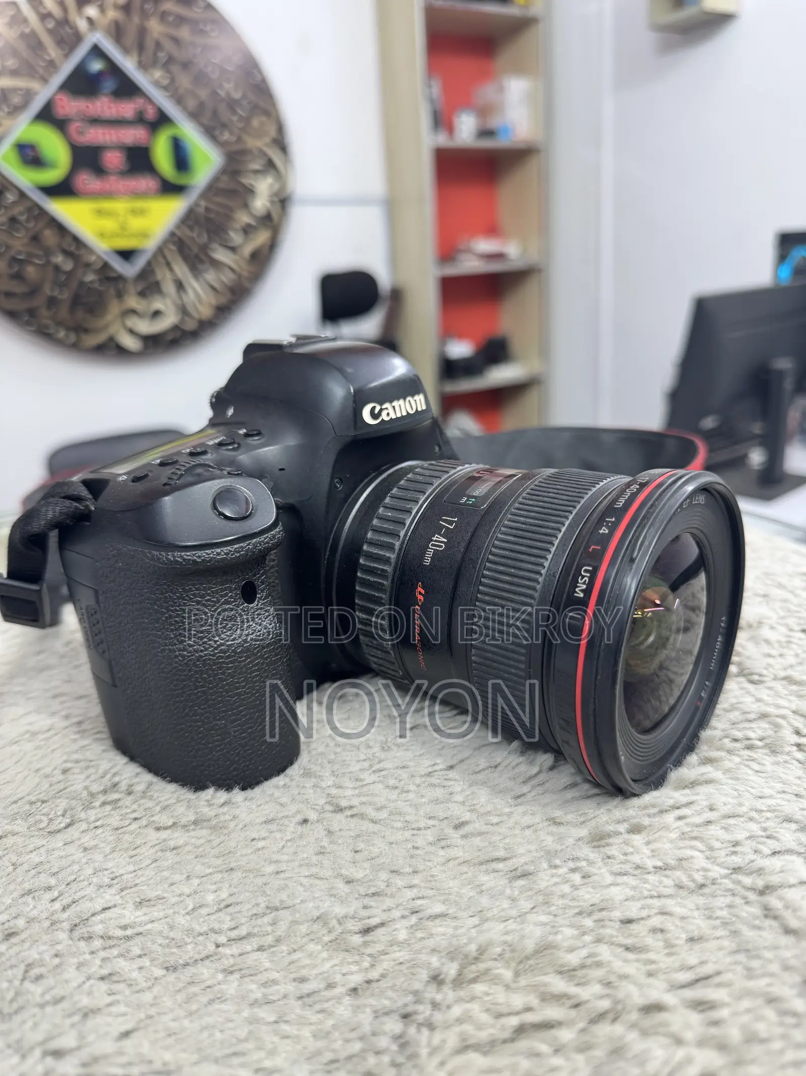 ক্যানন ৬ডি মার্ক টু ১৭-৪০মিমি লেন্স সহ