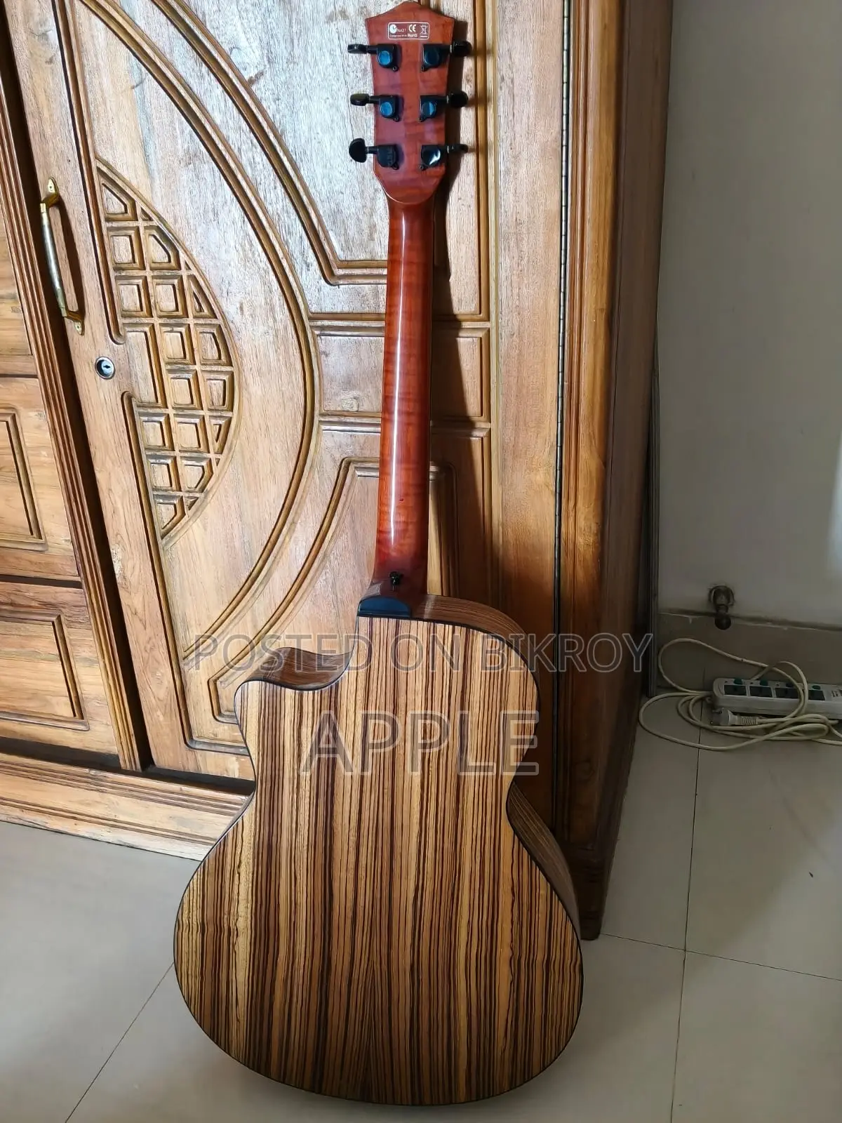 এক্স প্রিমিয়াম গিটার