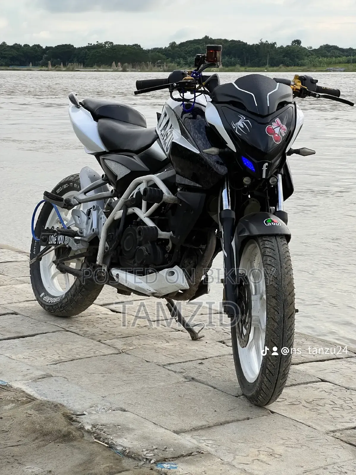 Bajaj Pulsar NS 160 2019 White