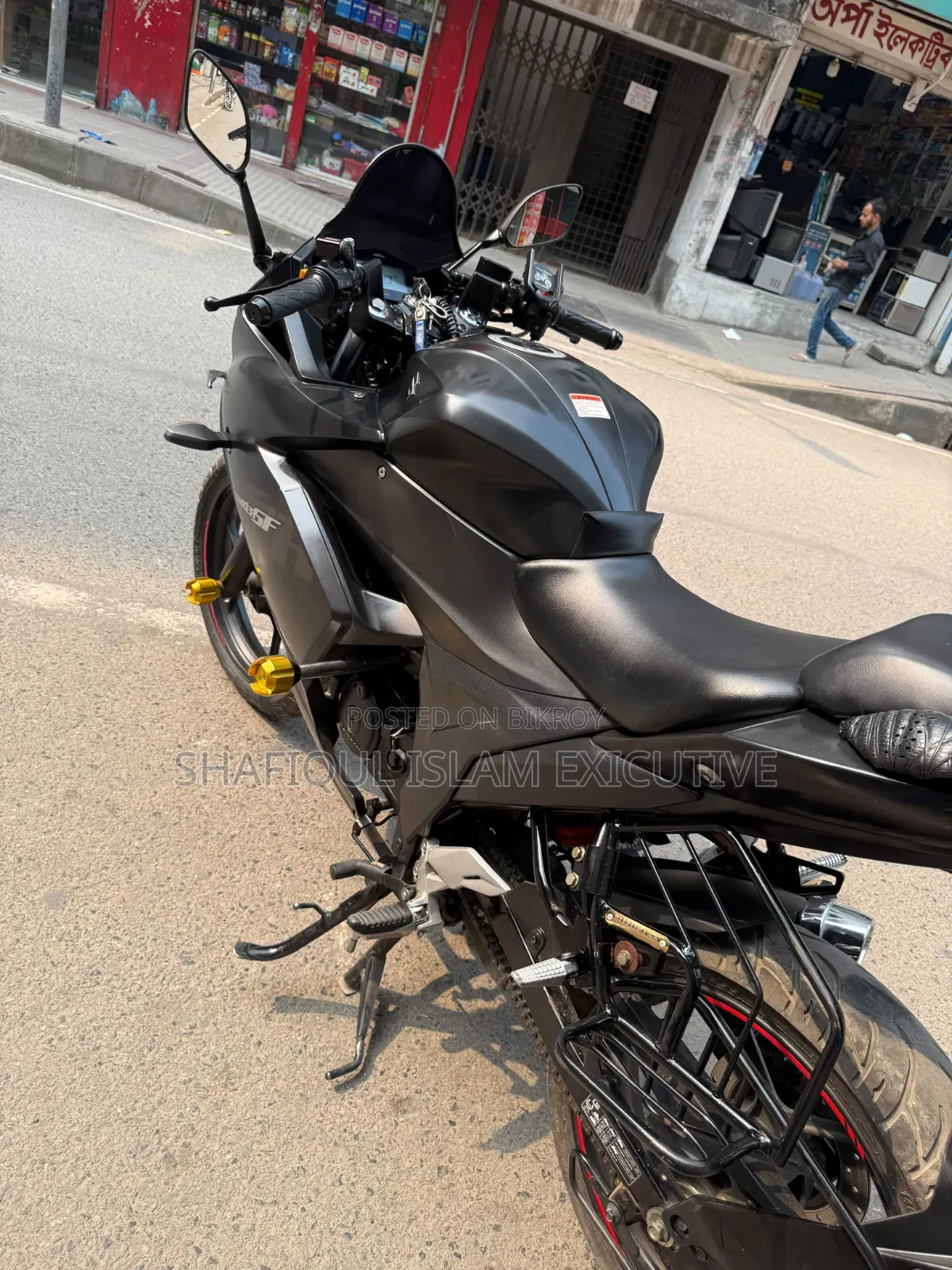 সুজুকি জিক্সার এসএফ ২০২৪ ব্ল্যাক