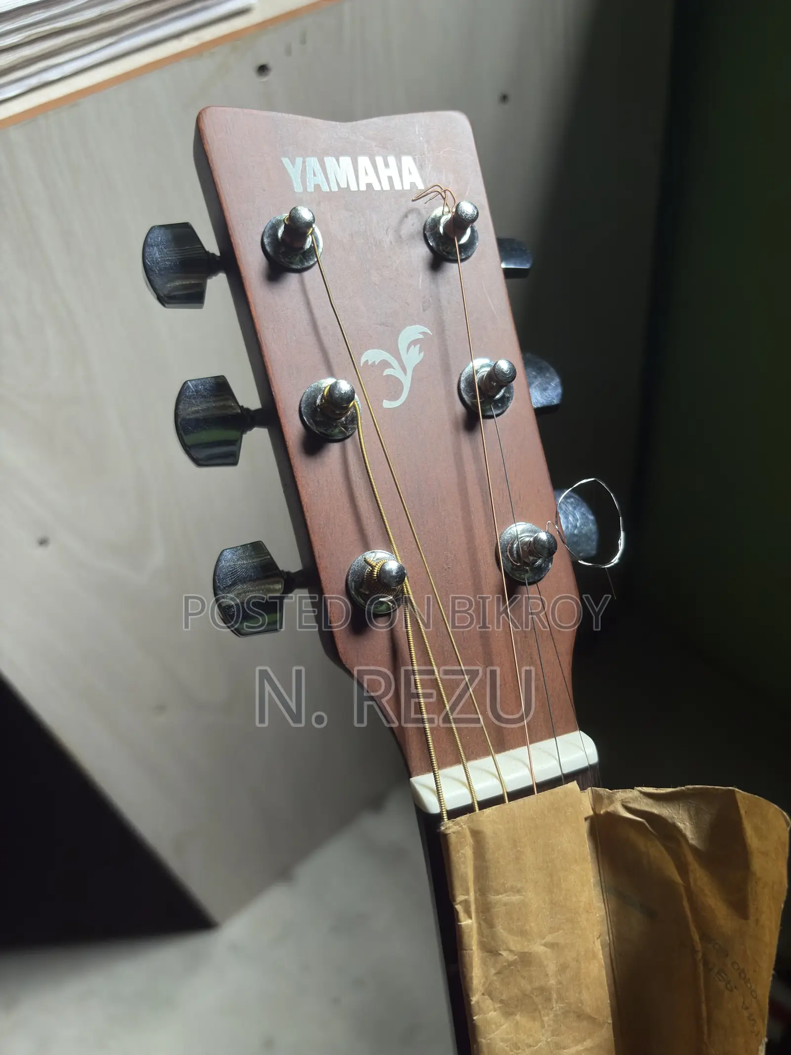 YAMAHA FS100C Acoustic Guitar