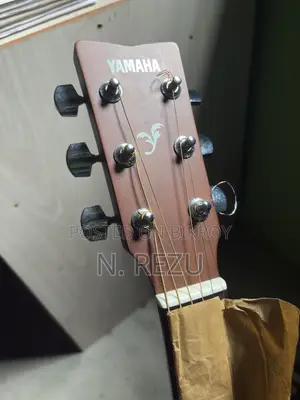 YAMAHA FS100C Acoustic Guitar