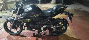 সুজুকি জিক্সার ২০২৩ কালো
