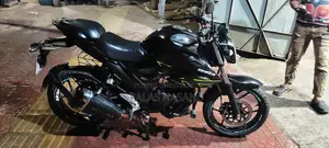 সুজুকি জিক্সার ২০২৩ কালো