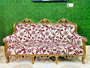 সুন্দর ডিজাইনের কাঠের সোফা ও টেবিল বিক্রি হবে