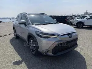 টয়োটা করোল্লা ক্রস ২০২২ সিলভার