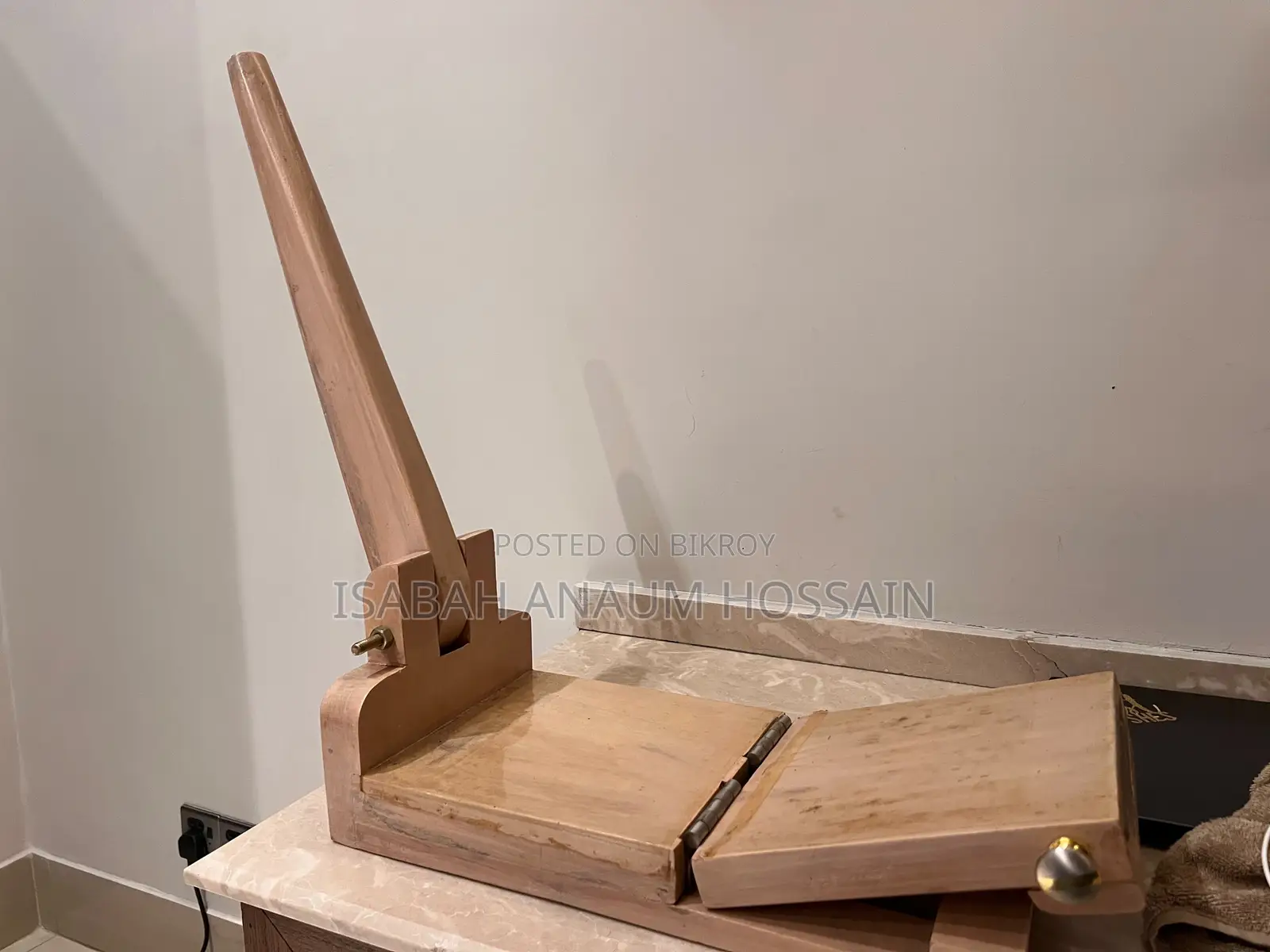 Wooden Manual Rooti Maker