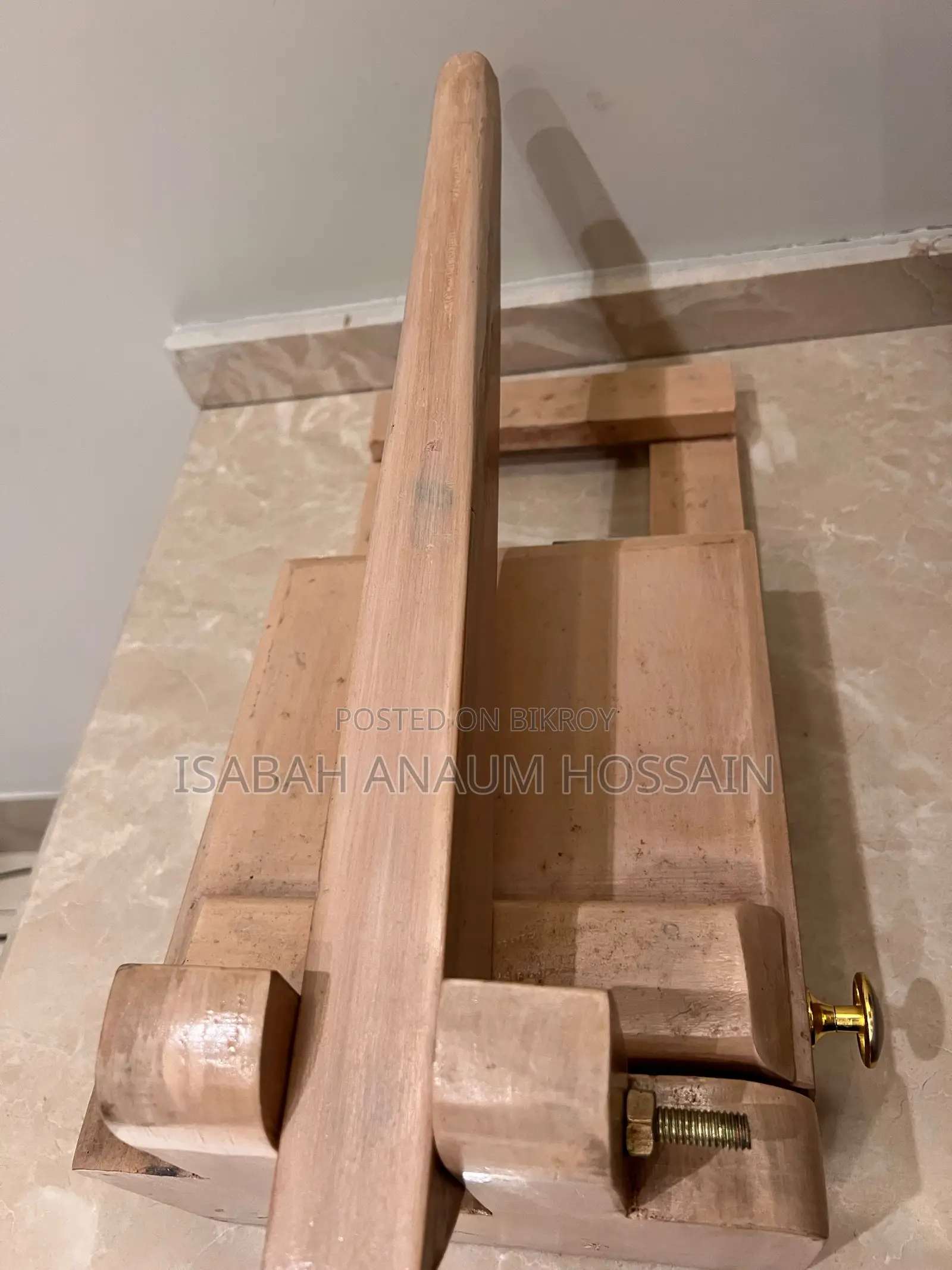 Wooden Manual Rooti Maker