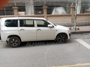 টয়োটা প্রবক্স ২০০৫ হোয়াইট