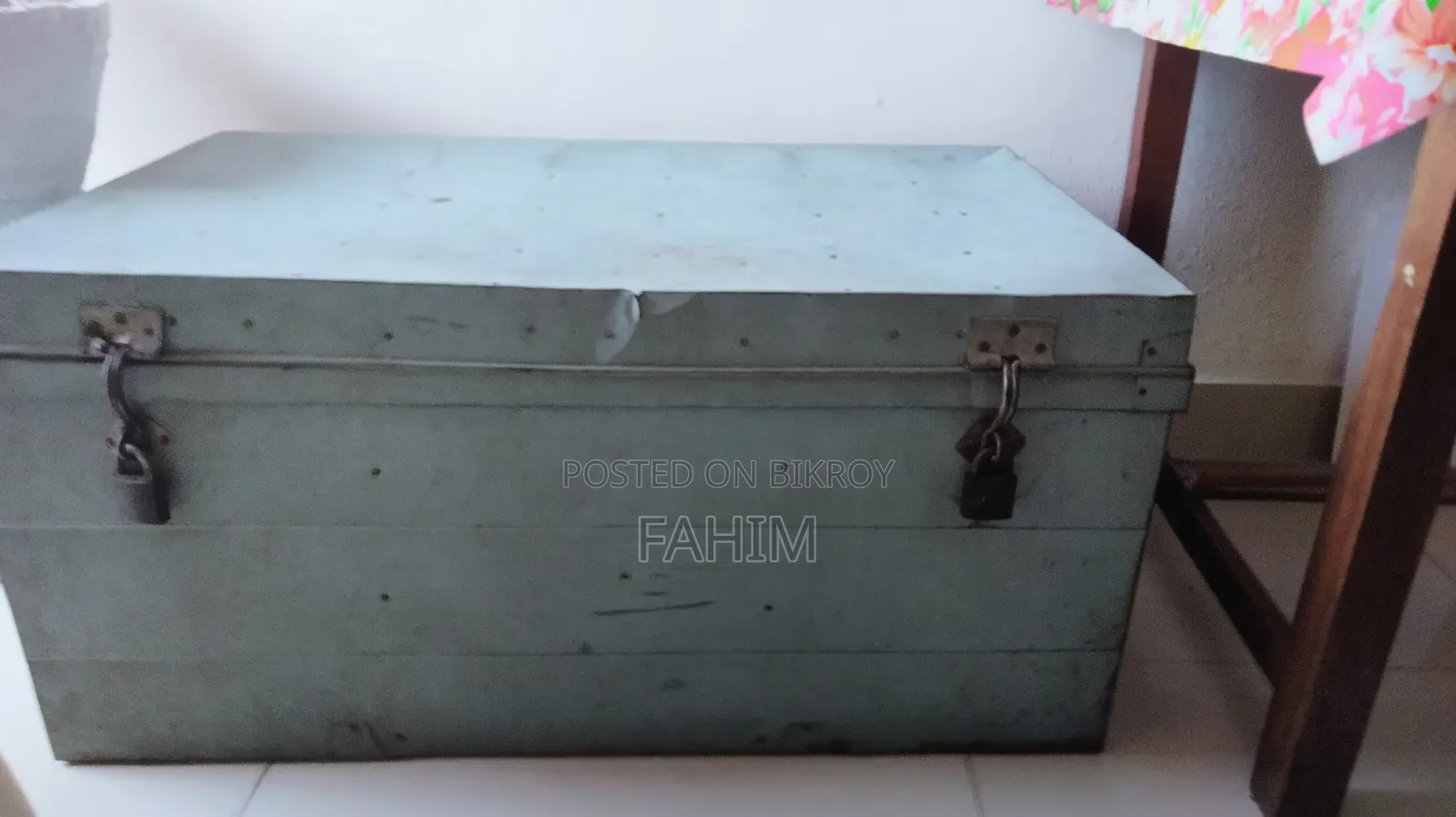 ১ টি লোহার ট্রাংক