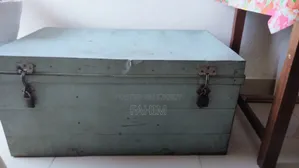 ১ টি লোহার ট্রাংক