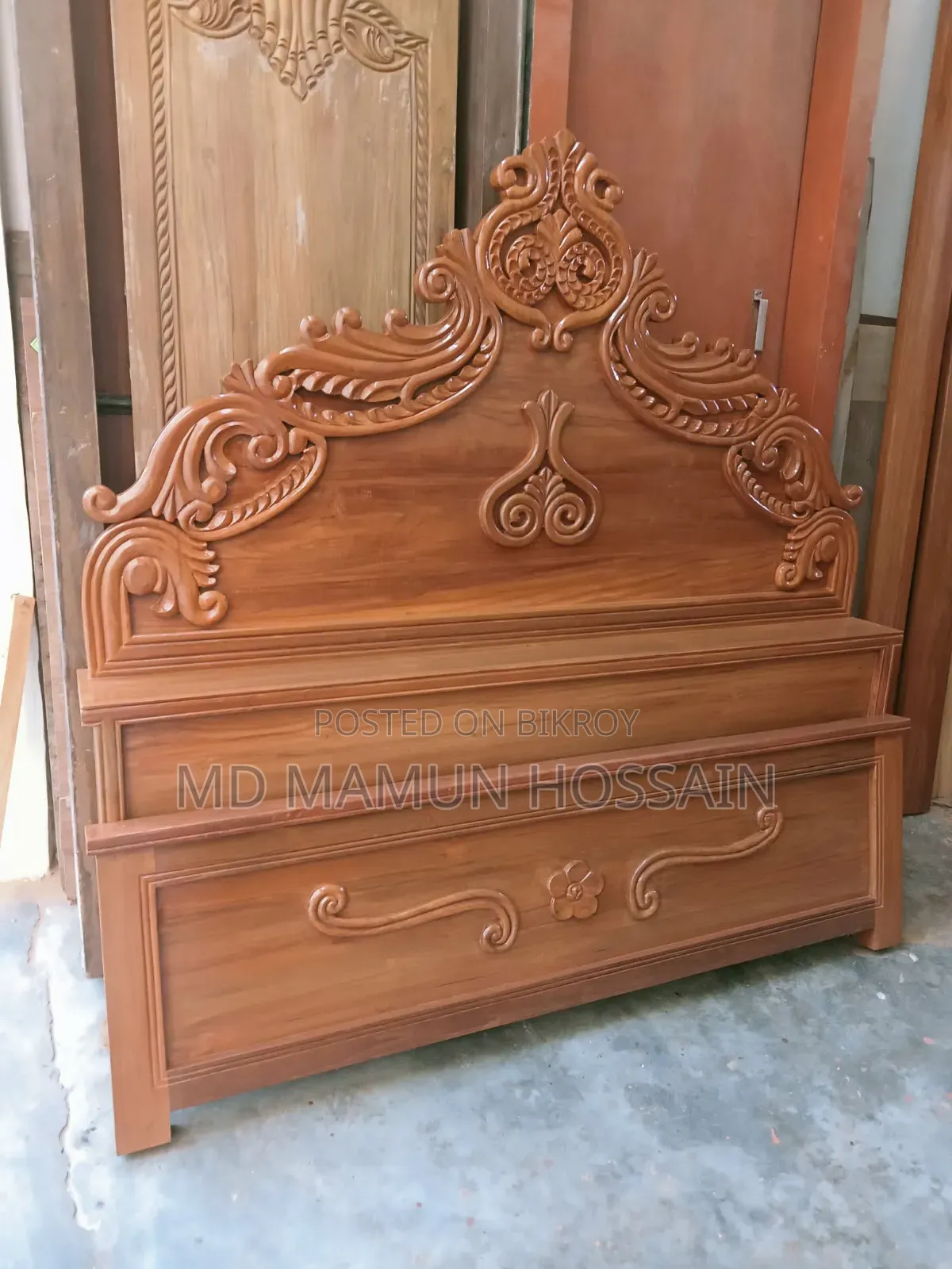 সেগুন কাঠের পাঁচ ফিট বাই ৭ ফিট খাট