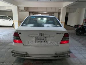 টয়োটা করোল্লা ২০০৪ সাদা