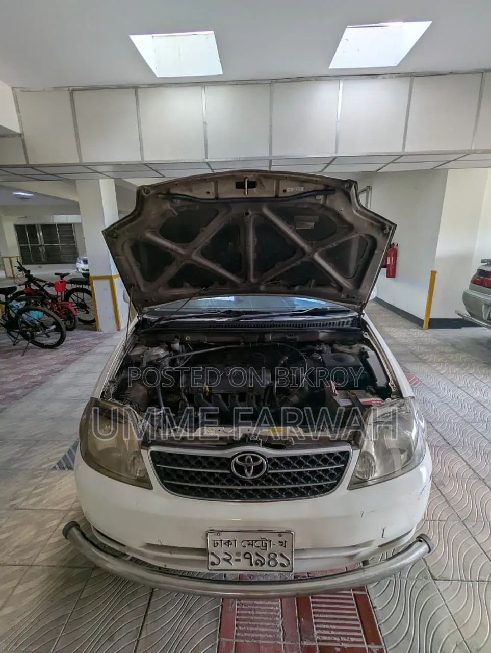 টয়োটা করোল্লা ২০০৪ সাদা