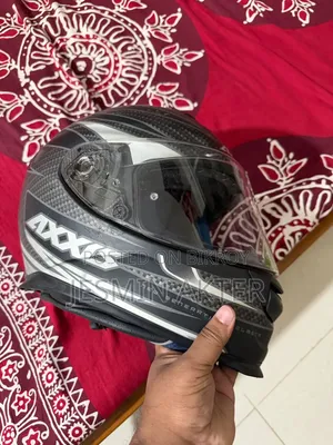 অ্যাক্সিস হেলমেট