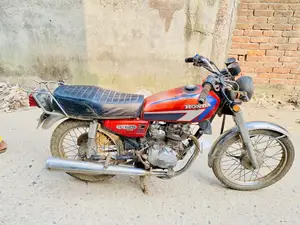 হন্ডা ১৯৯৮ রেড