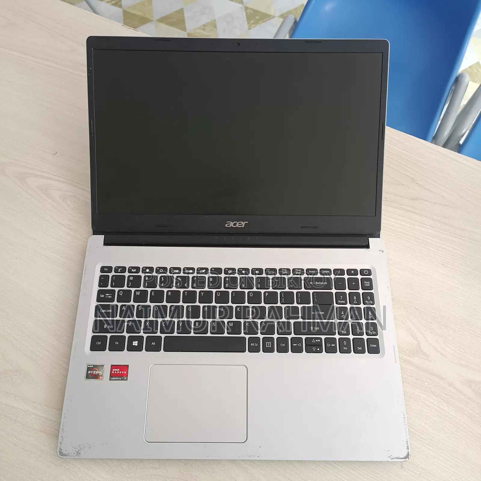 Laptop Acer Aspire 3 4GB AMD Ryzen 3 HDD+SSD 700GB