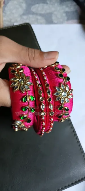 নিজ হাতে তৈরি সুন্দর চুড়ি