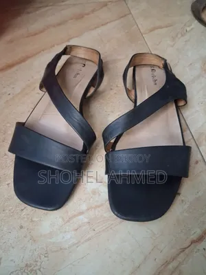 মহিলাদের জন্য কালো স্যান্ডেল