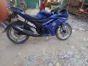 ইয়ামাহা আর১ ২০১৮ নীল