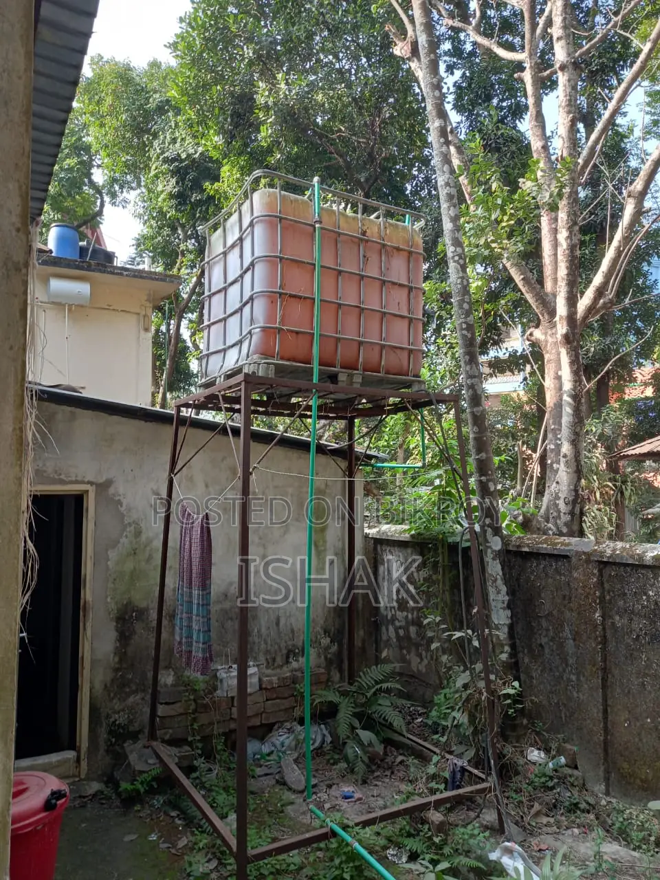 ১০ ফুট স্টিল স্ট্যান্ড সহ ১২০০ লিটার ওয়াটার ট্যাংক।
