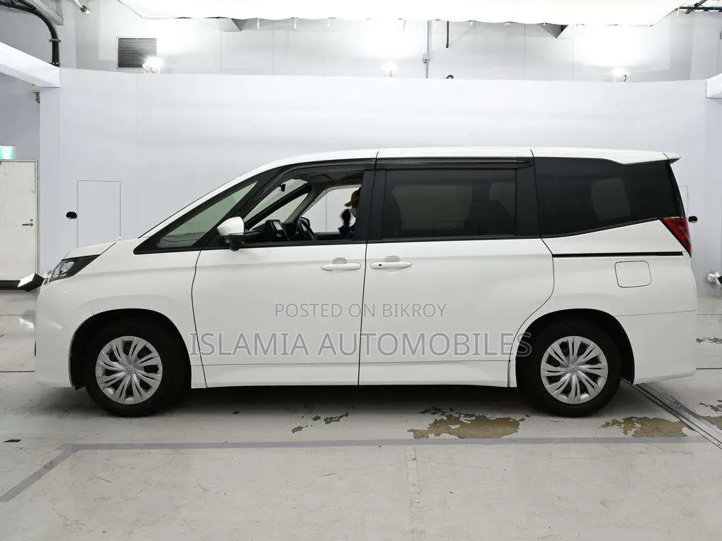 Toyota Noah 2022 Pearl