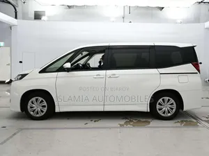 Toyota Noah 2022 Pearl