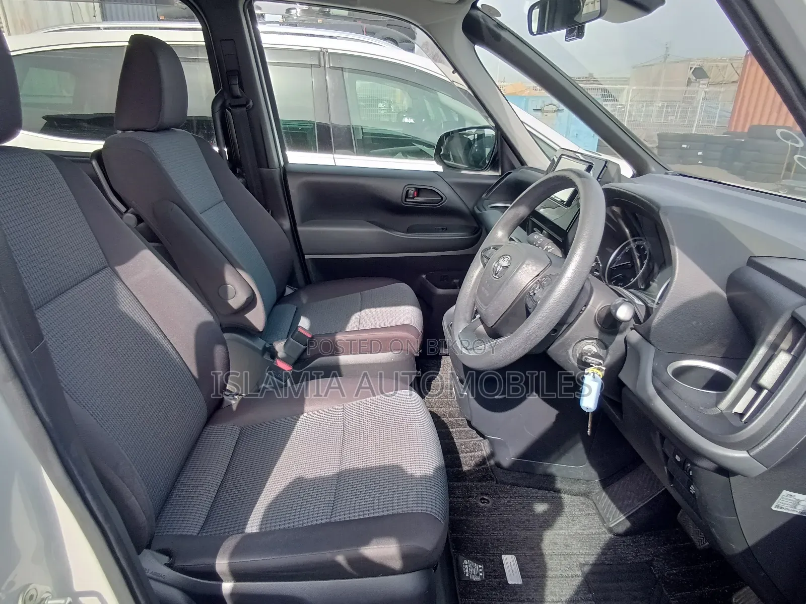 Toyota Noah 2022 Pearl
