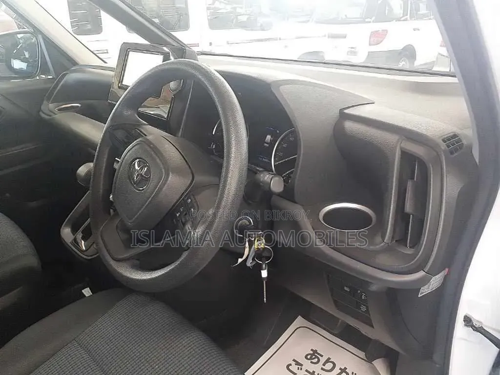 Toyota Noah 2022 Pearl
