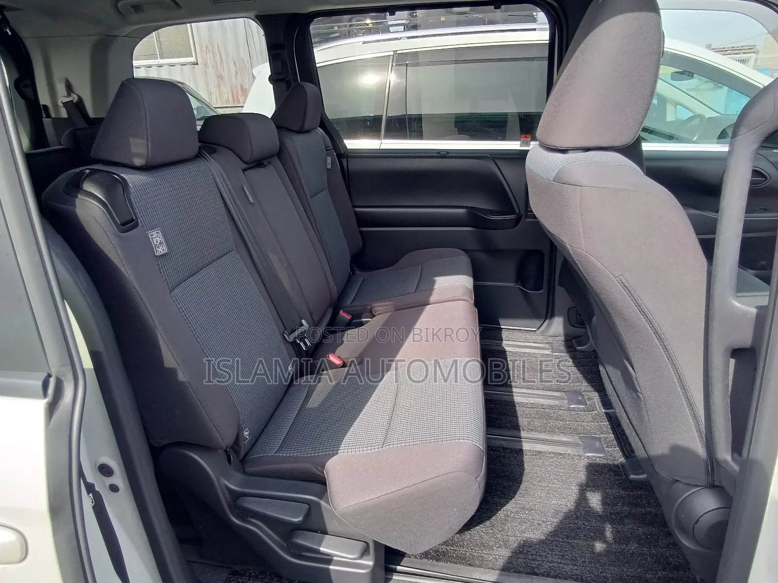 Toyota Noah 2022 Pearl