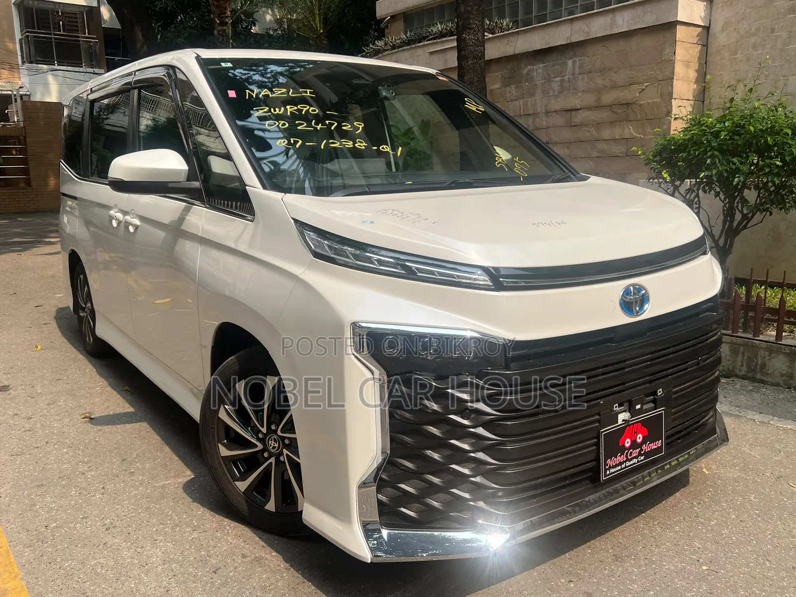 Toyota Voxy 2022 Pearl