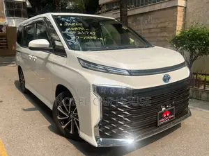 Toyota Voxy 2022 Pearl