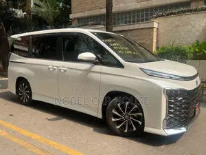 Toyota Voxy 2022 Pearl